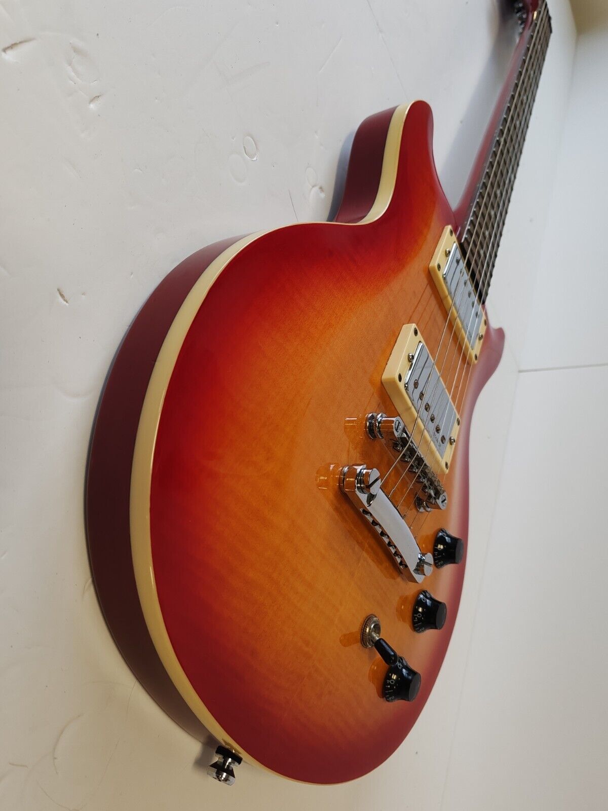 Hamer XT Series Sunburst A/T Electric Guitar - Free UK Shipping