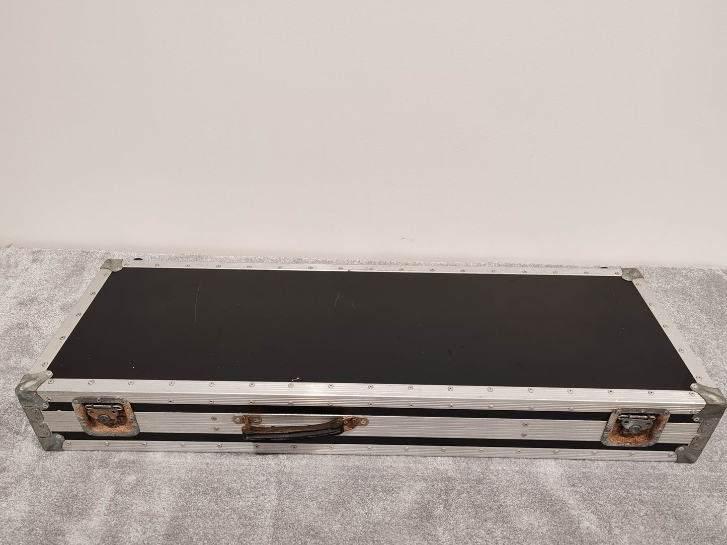 Shepperton Studios Metal Flight Case for Electric Guitar and Bass