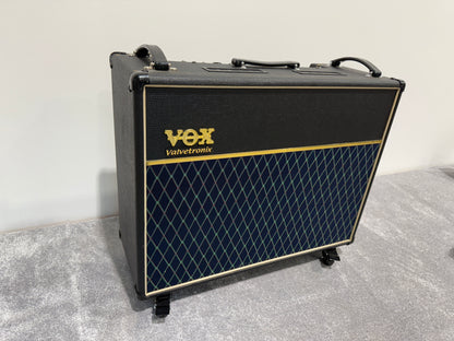 Vox AD120VT Guitar Amplifier with Vox VC4 Foot Controller and Amp Covers