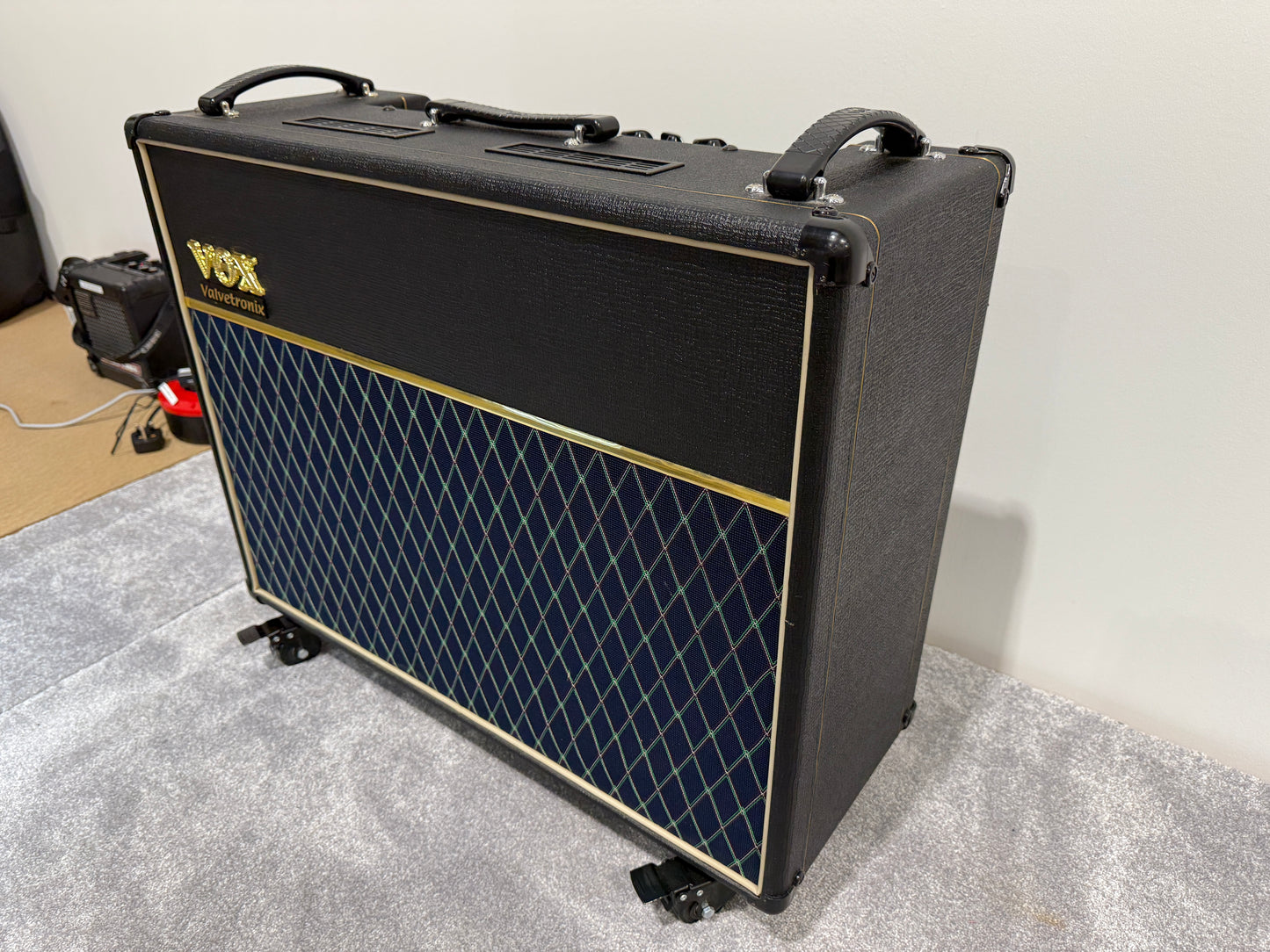 Vox AD120VT Guitar Amplifier with Vox VC4 Foot Controller and Amp Covers