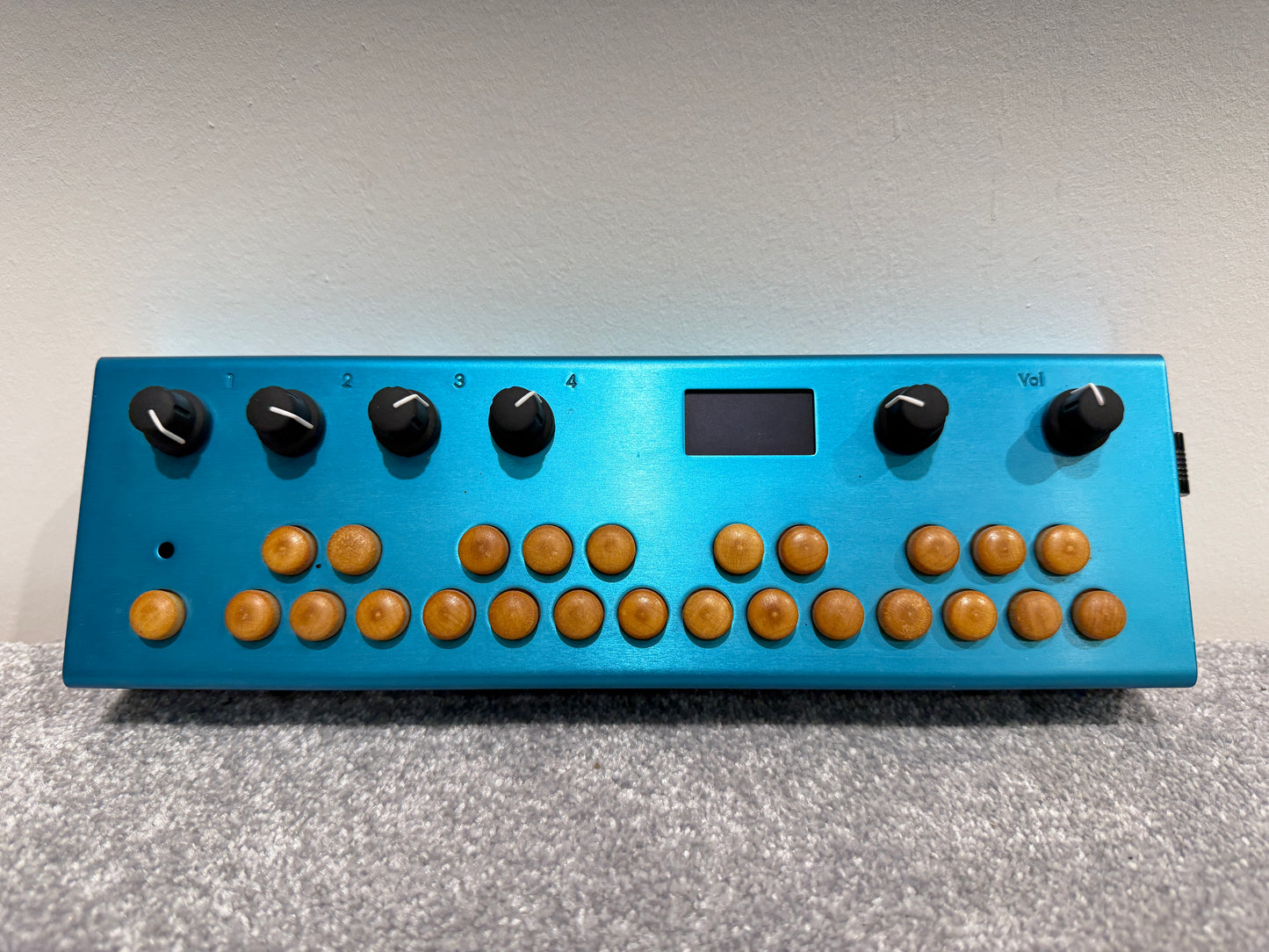 Critter & Guitari Organelle - Synth / Sampler / Drum Machine / Sequencer / Music Maker - with Case / Power Supply