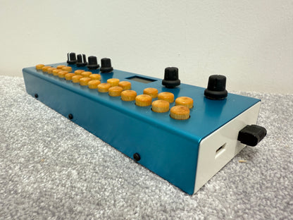 Critter & Guitari Organelle - Synth / Sampler / Drum Machine / Sequencer / Music Maker - with Case / Power Supply