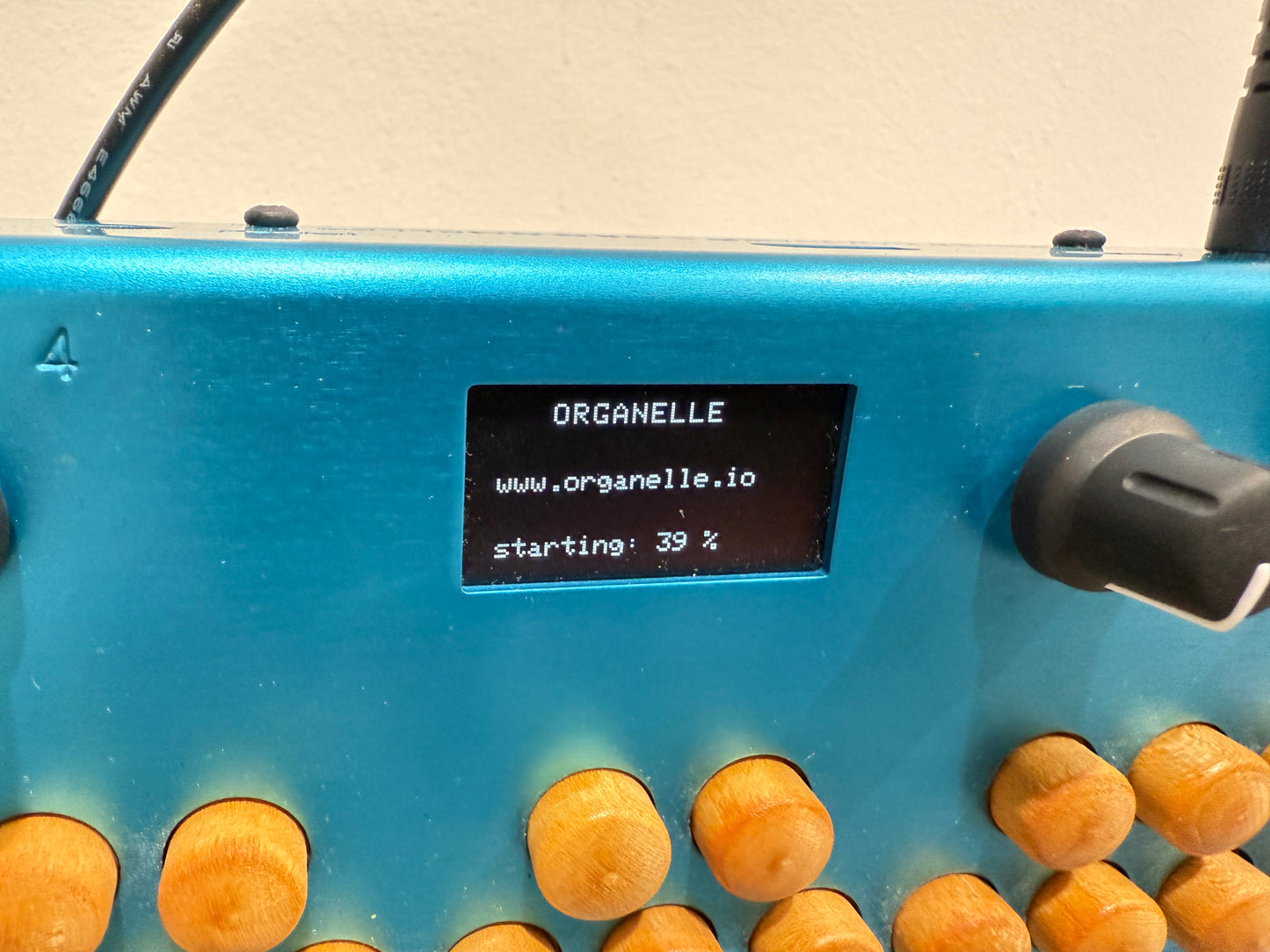 Critter & Guitari Organelle - Synth / Sampler / Drum Machine / Sequencer / Music Maker - with Case / Power Supply